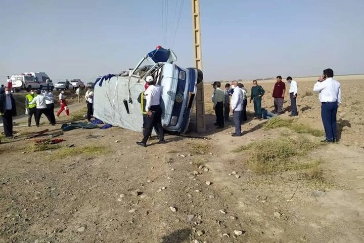 واژگونی مینی‌بوس حامل دانش‌آموزان دختر در جاده نیشابور