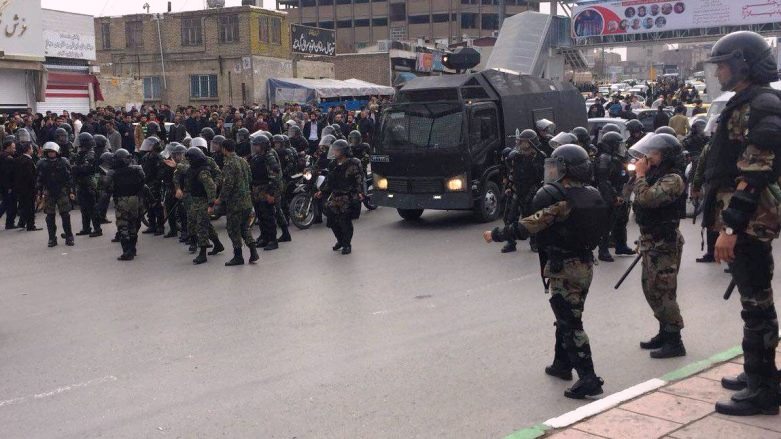 یورش نیروهای سرکوب رژیم به تجمع آزادیخواهان در کرمانشاه