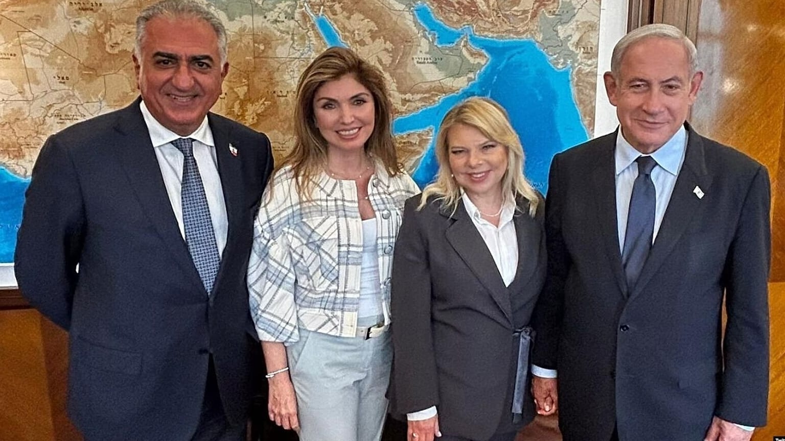 بیانیه‌ها و اکانت‌های جعلی در حمایت از رضا پهلوی و فرصت‌طلبی و موج‌سواری پهلوی!