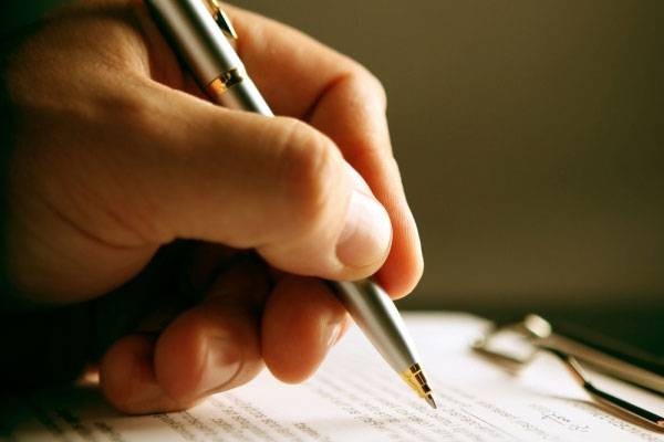 دستاوردهای قیام بهمن زنده است.