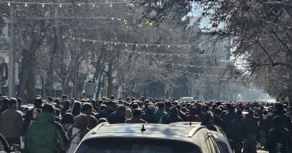 آغاز اعتراضات مردمی در ایران همزمان با اعتصاب عمومی در کردستان