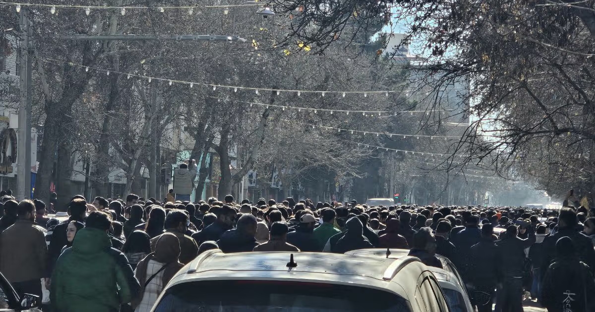 آغاز اعتراضات مردمی در ایران همزمان با اعتصاب عمومی در کُردستان