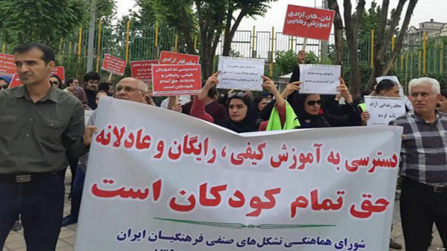 بیانیه تشکل‌های صنفی فرهنگیان ایران در حمایت از اعتراضات