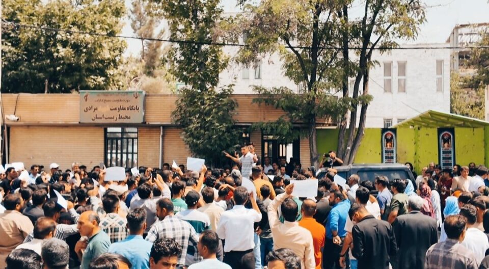 تجمع خانواده‌های بازداشت‌شدگان در یاسوج و نجف‌آباد1