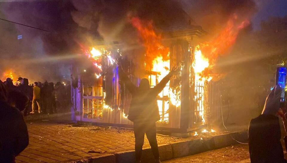 تیراندازی نیروهای امنیتی در جریان مراسم خاکسپاری علیرضا صیدی1