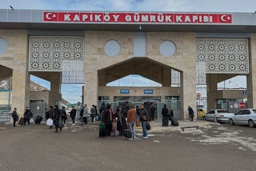 عبور شهروندان ایرانی از مرز ترکیه برای دسترسی به اینترنت