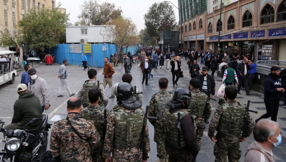 هشدار فعالان مدنی و سیاسی نسبت به سرکوب زندانیان در ایران