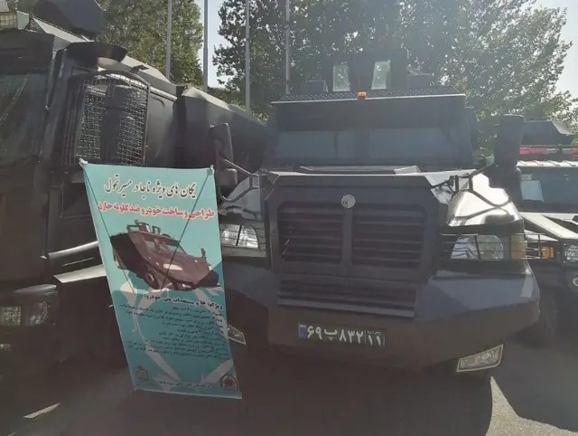 گشت‌زنی خودروهای ضدگلوله نیروهای نظامی در خاش و چابهار