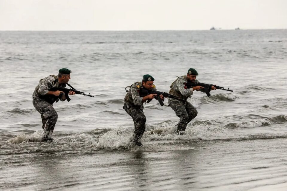 آغاز رزمایش سپاه پاسداران برای کنترل تنگه هرمز1