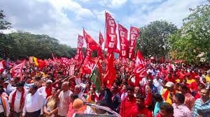 تداوم اعتصاب سراسری کارگران و دهقانان هند