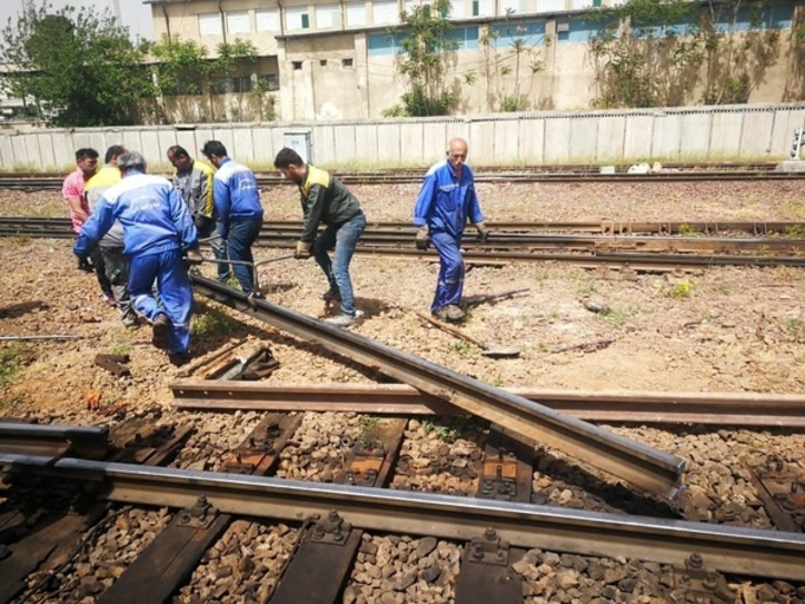 اخراج شماری از  کارگران ابنیه فنی لرستان