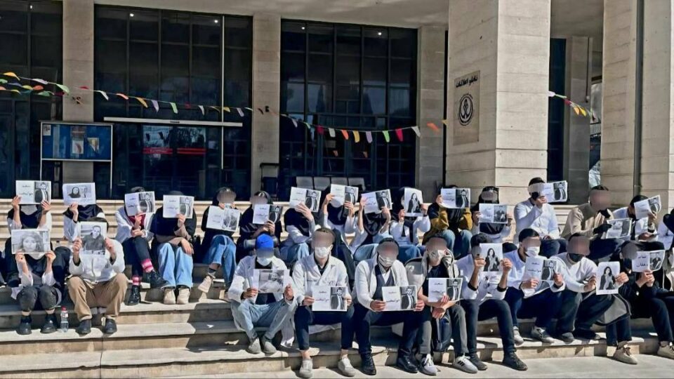 تحصن دانشجویان علوم پزشکی در شیراز و تهران1