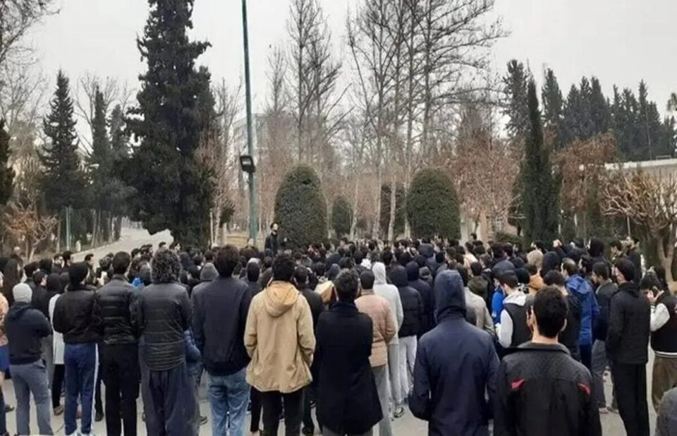 تشدید فشارهای امنیتی بر دانشجویان دانشگاه تهران 1