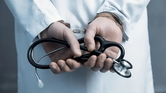 درخواست آزادی کادر درمان بازداشت شده در ایران