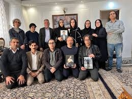 دیدار اعضای کانون صنفی معلمان تهران با خانواده علیرضا انصاری‌فر