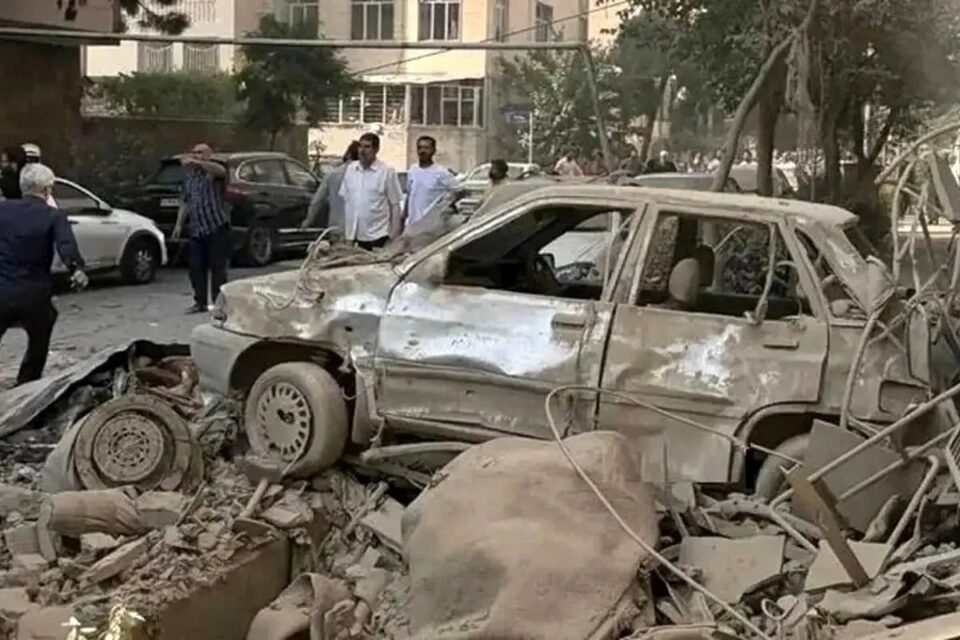 انتقال مهمات سپاه پاسداران به درمانگاهی در پاوه