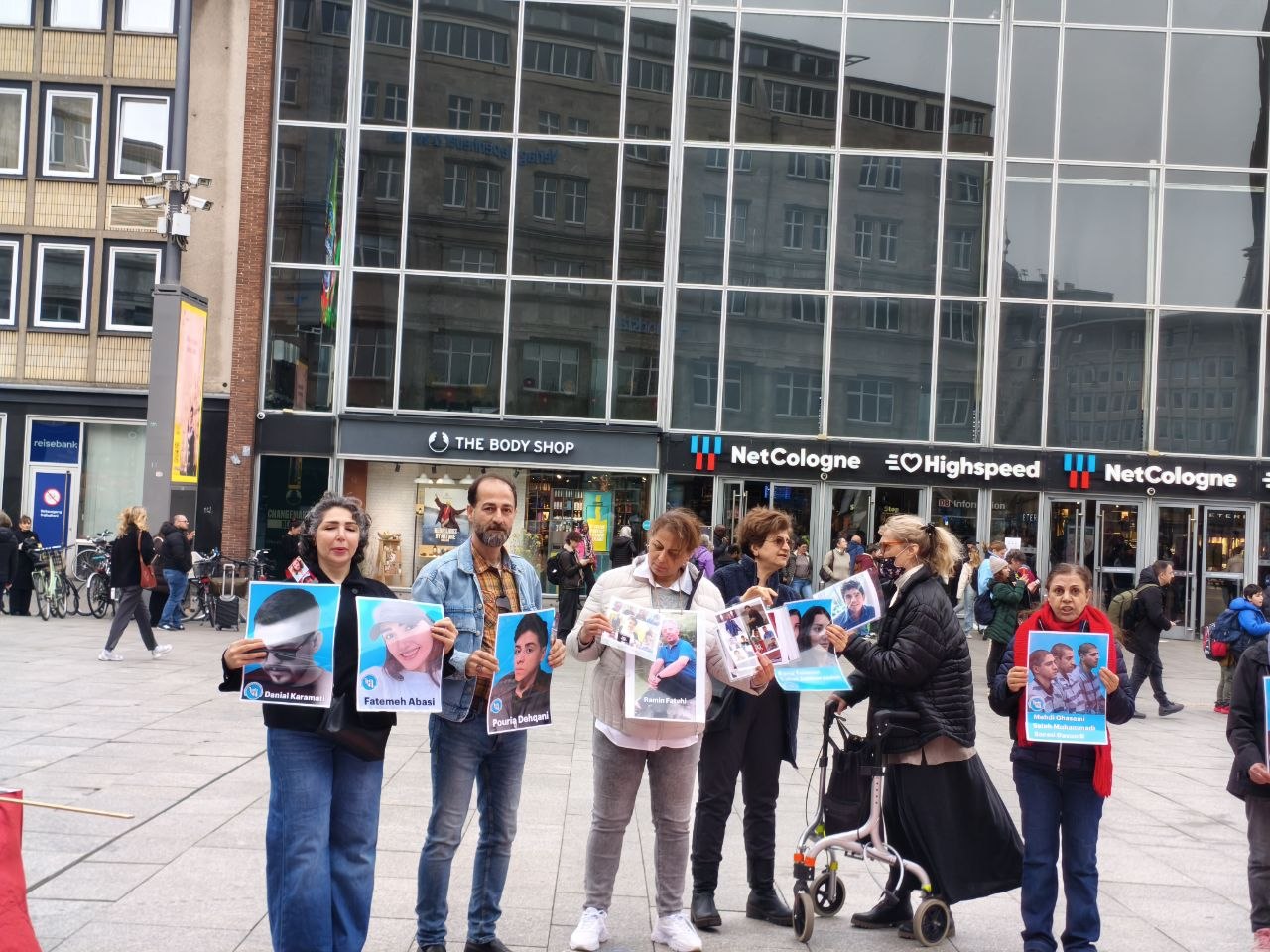 تجمع ایرانیان در حمایت از زندانیان سیاسی در کلن آلمان