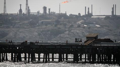 حملات هوایی آمریکا به اهداف نظامی در جزیره خارک