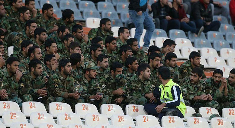 مخالفت ساکنان مریوان با استقرار نیروهای سپاه در اماکن ورزشی