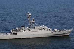 کشته شدن ۸۰ نفر در حمله زیردریایی آمریکا به ناوچه دنا