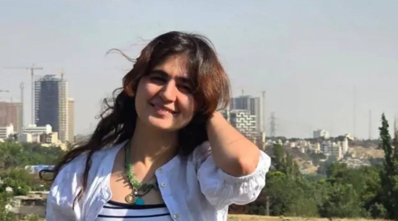 برگی از تاریخ: برگرفته از پیام نشریه صدای انقلاب ایران، در اسفند ماه ۱۳۶۹.