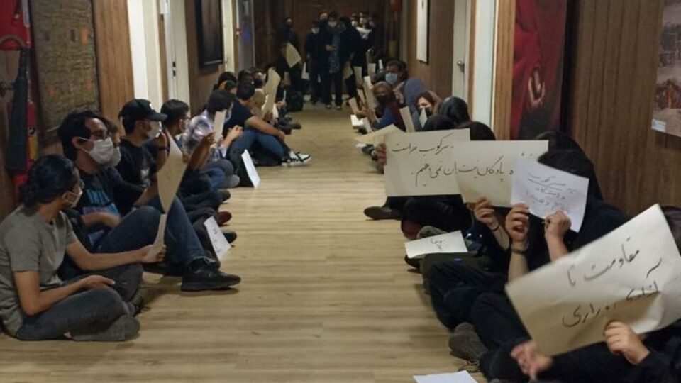 اخراج دو دانشجوی دانشگاه تهران توسط کمیته انضباطی1