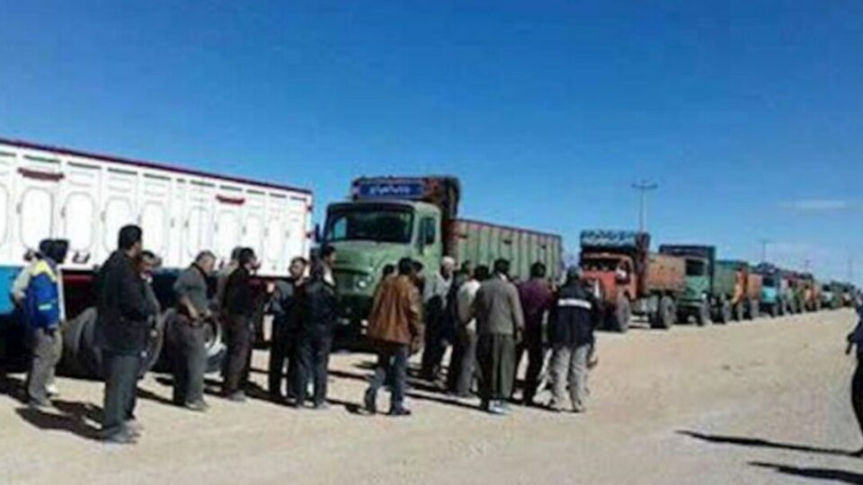 اعتراض کامیون‌داران از ثابت ماندن کرایه بار