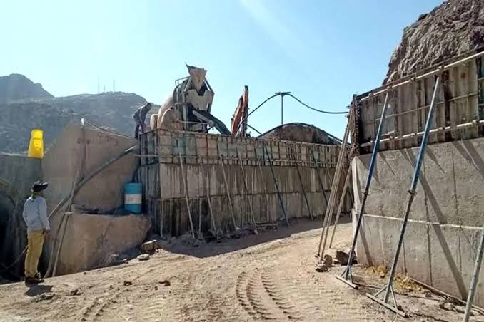 ادامه بلاتکلیفی کارگران سد مخمل‌کوه خرم آباد