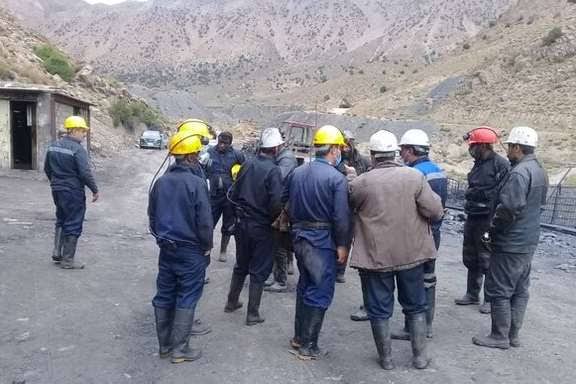 ادامه تجمع اعتراضی کارگران پیمانکاری معدن طزره