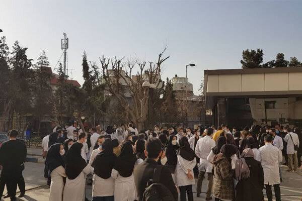 اعتراض کارکنان دانشگاه علوم پزشکی مشهد