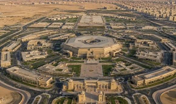 افتتاح بزرگ‌ترین مجتمع نظامی جهان در مصر