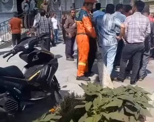 تجمع اعتراضی کارگران شهرداری نیکشهر