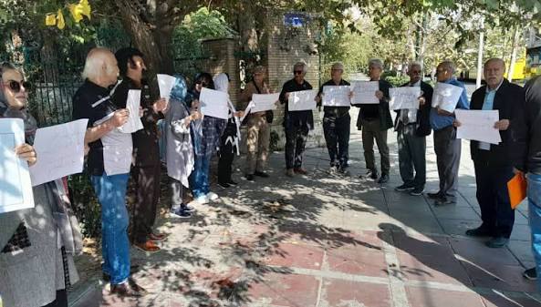 تجمع اعتراضی بازنشستگان مخابرات در همدان و بیجار