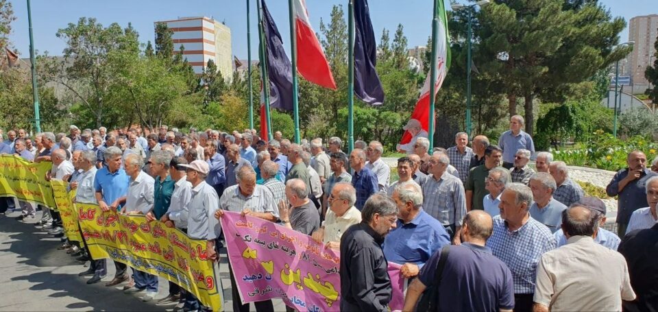 تجمع اعتراضی بازنشستگان مخابرات در پنج شهر3