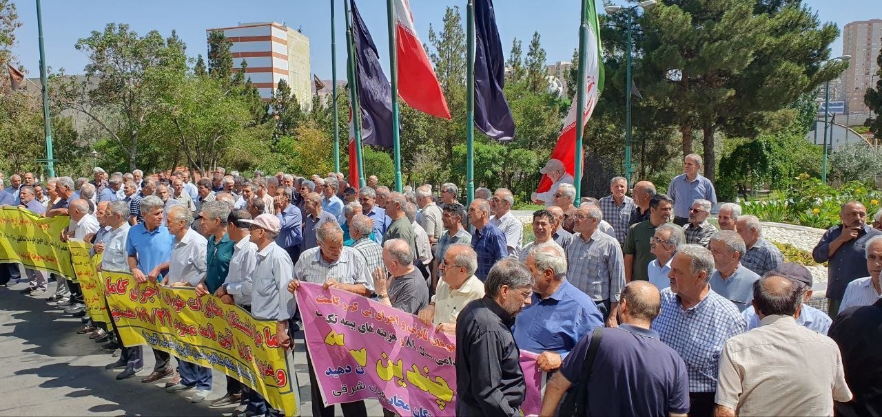 تجمع اعتراضی بازنشستگان مخابرات در چند شهر