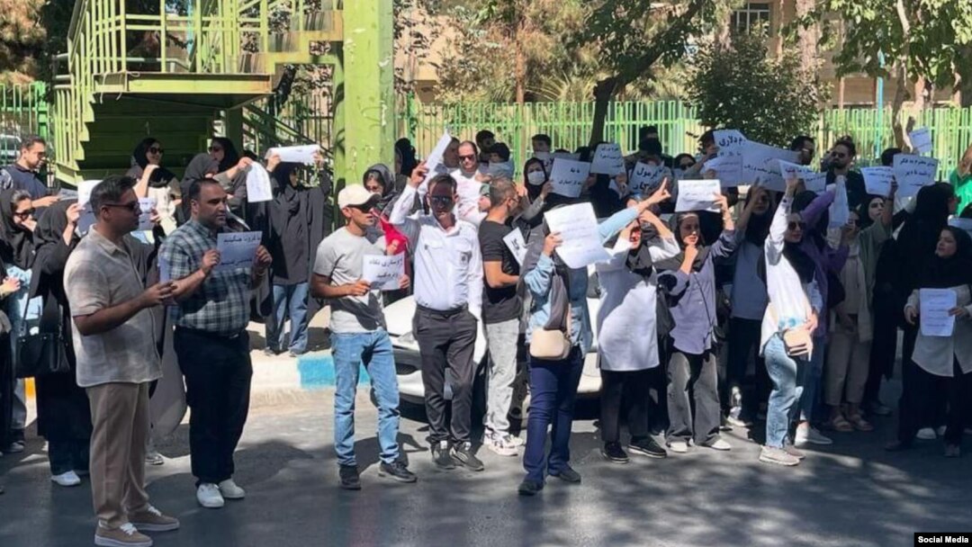 تجمع اعتراضی پرستاران در نیشابور