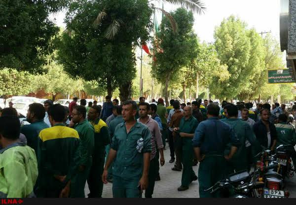 تجمع اعتراضی کارگران شهرداری اهواز