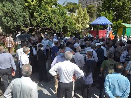 تجمع بازنشستگان شرکت هواپیمایی هما در تهران
