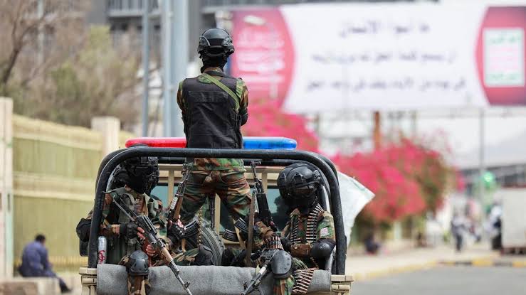 کشته شدن دهها نیروی دولتی یمن در حملات حوثی‌ها 