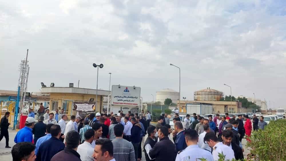 اعتراض کارگران شرکت پژوهش و فناوری پتروشیمی ماهشهر