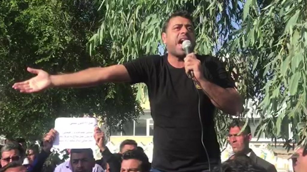 تحصن اسماعیل بخشی مقابل شرکت نیشکر هفت‌تپه