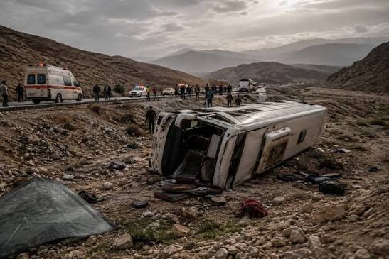 واژگونی اتومبیل کارگران در میرآباد و  کرمان