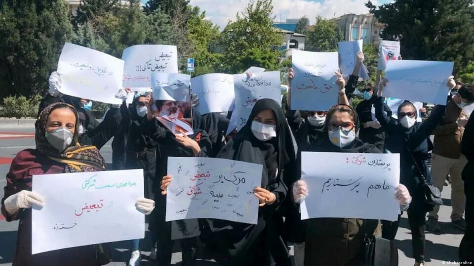 اعتراض پرستاران ایلام به تفاوت دریافتی کارکنان و مدیران