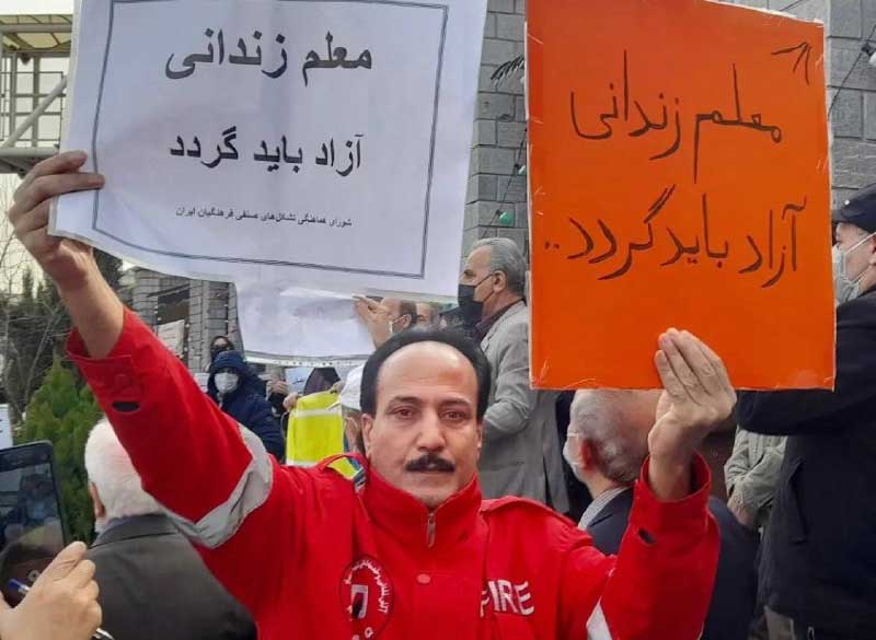 انتقال زرتشت احمدی راغب به سلول انفرادی