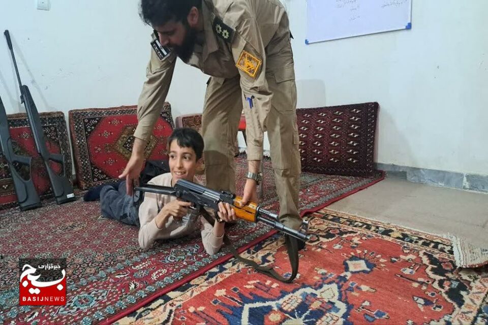 انتقال سلاح‌های آموزشی سپاه به منازل بسیجی‌ها و طلبه‌ها