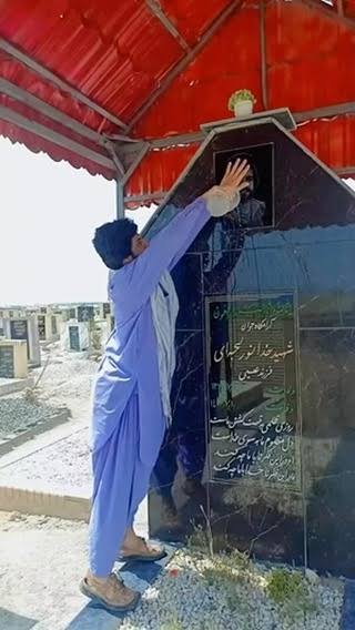 حضور شهروندان بر مزار جانباختگان جمعه خونین زاهدان