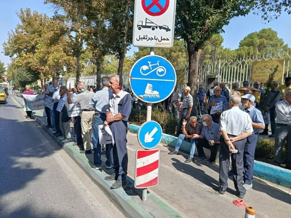 راهپیمایی اعتراضی بازنشستگان فولاد اصفهان1