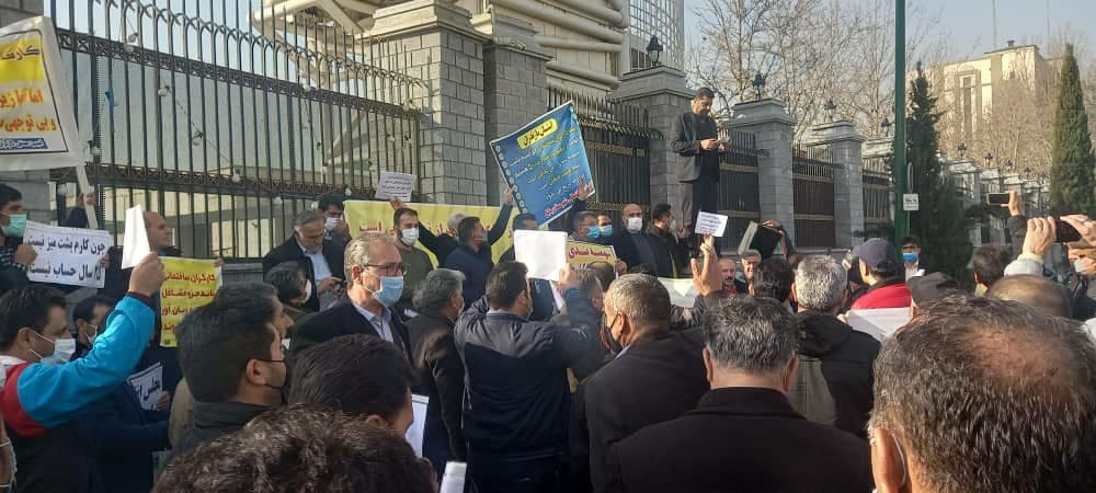 تجمع اعتراضی  کارگران و استادکاران ساختمانی مقابل مجلس