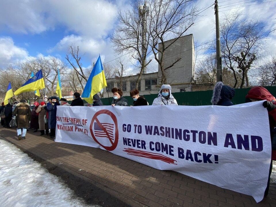 اعتراض گروه های ضد جنگ و چپگرای اوکراین علیه جنگ‌افروزی ناتو1