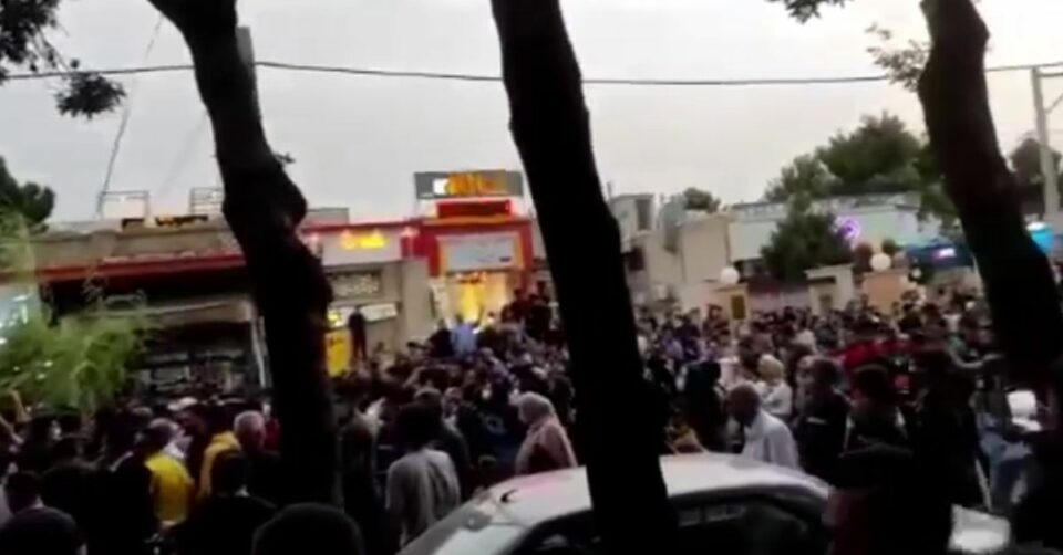 تداوم اعتراضات مردم آبادان و گسترش آن به شهرهای دیگر
